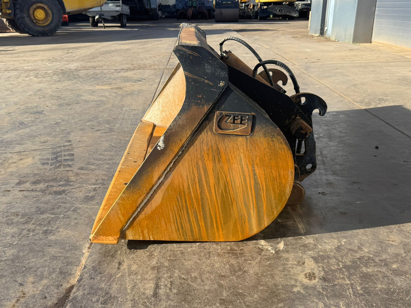 ZFE Side-Tilting bucket for CAT 908 SW - Кофа: снимка 2 ZFE Side-Tilting bucket for CAT 908 SW - Кофа: снимка 2