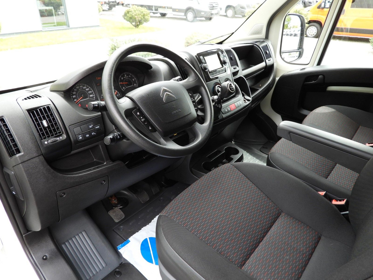 Citroën JUMPER KOFFER AUFZUG 8 PALETTEN TEMPOMAT NAVI Citroën JUMPER KOFFER AUFZUG 8 PALETTEN TEMPOMAT NAVI - Лекотоварен автомобил фургон: снимка 2 Citroën JUMPER KOFFER AUFZUG 8 PALETTEN TEMPOMAT NAVI Citroën JUMPER KOFFER AUFZUG 8 PALETTEN TEMPOMAT NAVI - Лекотоварен автомобил фургон: снимка 2