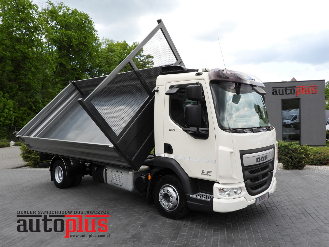 DAF LF 180 THREE-WAY TIPPER CRUISE CONTROL LED LIGHTS AUTOMATIC TRANSMISSION TWIN WHEELS AIR CONDITIONING 180HP - Самосвал камион: снимка 1 DAF LF 180 THREE-WAY TIPPER CRUISE CONTROL LED LIGHTS AUTOMATIC TRANSMISSION TWIN WHEELS AIR CONDITIONING 180HP - Самосвал камион: снимка 1