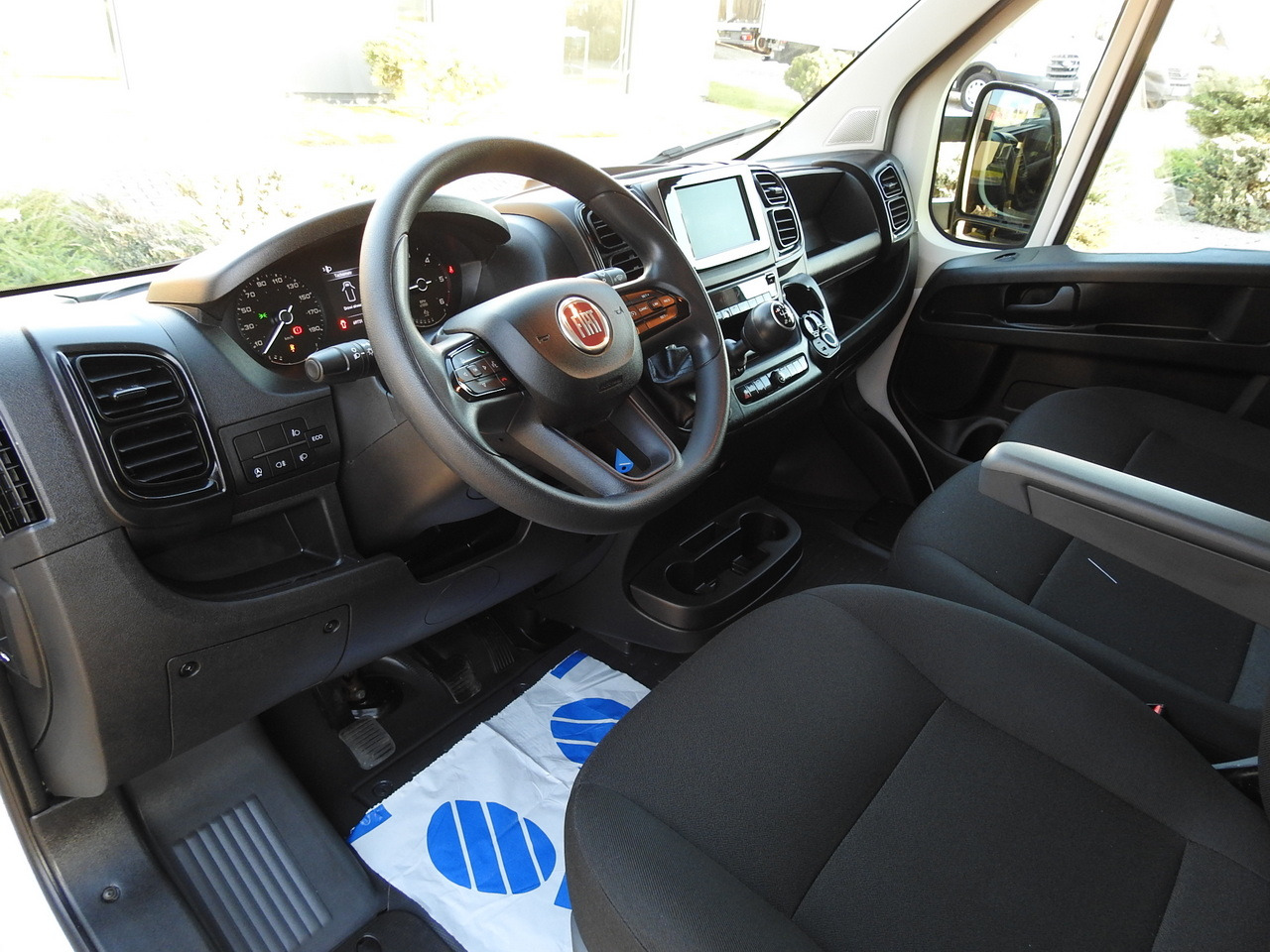 FIAT DUCATO BOX LIFT 8 PALLETS CRUISE CONTROL AIR CONDITIONING 180HP - Лекотоварен автомобил фургон: снимка 2 FIAT DUCATO BOX LIFT 8 PALLETS CRUISE CONTROL AIR CONDITIONING 180HP - Лекотоварен автомобил фургон: снимка 2