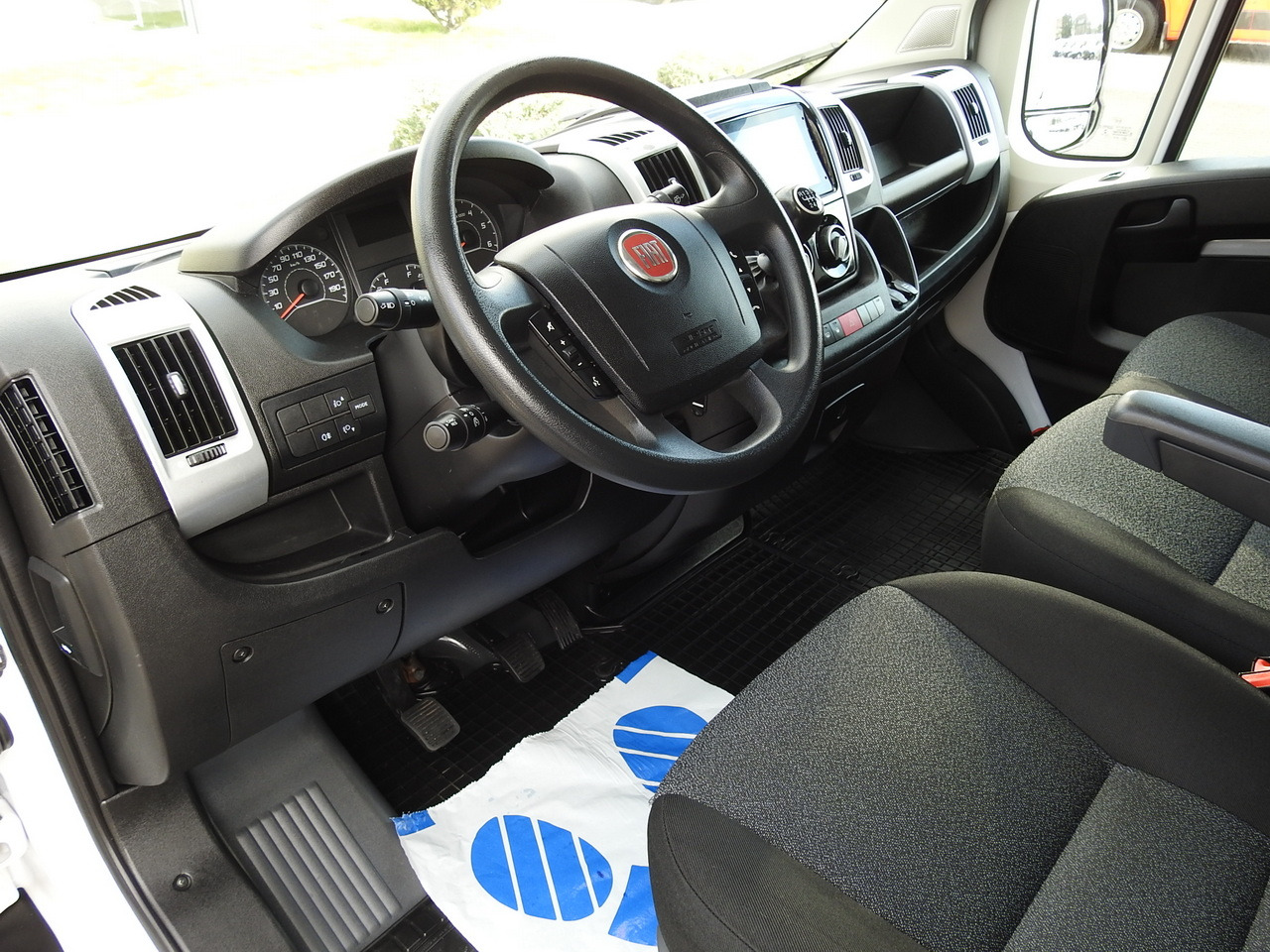 FIAT DUCATO BOX LIFT 8 PALLETS CRUISE CONTROL NAVIGATION LED LIGHTS AIR CONDITIONING 130HP - Лекотоварен автомобил фургон: снимка 2 FIAT DUCATO BOX LIFT 8 PALLETS CRUISE CONTROL NAVIGATION LED LIGHTS AIR CONDITIONING 130HP - Лекотоварен автомобил фургон: снимка 2