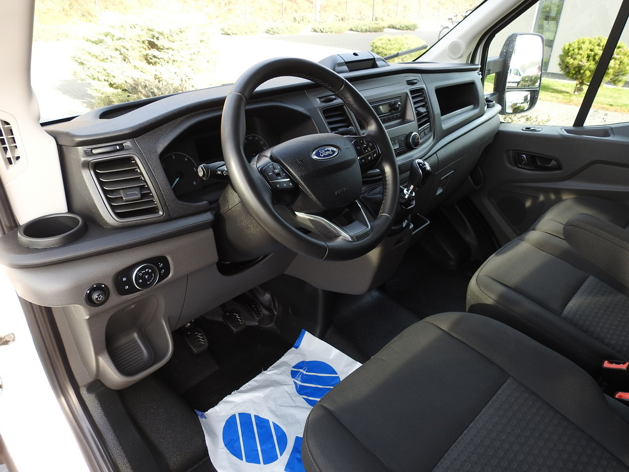 FORD TRANSIT BOX LIFT 8 PALLETS CRUISE CONTROL AIR CONDITIONING  130HP - Хладилен бус: снимка 2 FORD TRANSIT BOX LIFT 8 PALLETS CRUISE CONTROL AIR CONDITIONING  130HP - Хладилен бус: снимка 2