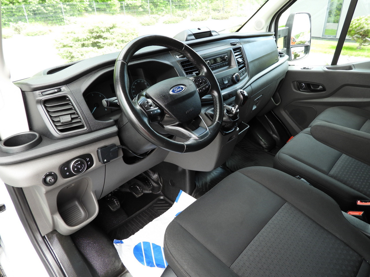 FORD TRANSIT BOX LIFT 8 PALLETS CRUISE CONTROL LED LIGHTS AIR CONDITIONING 130HP - Лекотоварен автомобил фургон: снимка 2 FORD TRANSIT BOX LIFT 8 PALLETS CRUISE CONTROL LED LIGHTS AIR CONDITIONING 130HP - Лекотоварен автомобил фургон: снимка 2