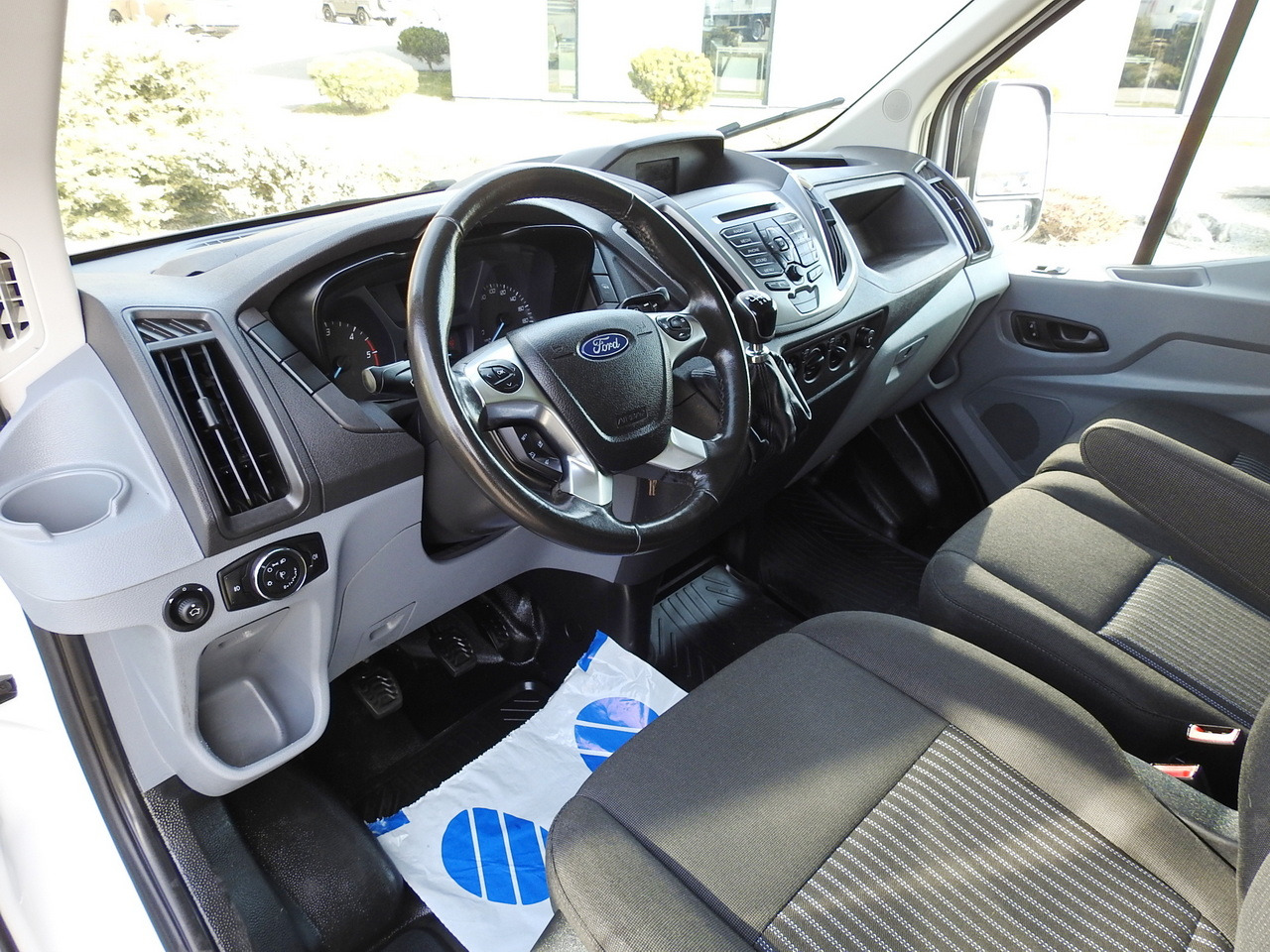 FORD TRANSIT  BOX LIFT 8 PALLETS CRUISE CONTROL LED LIGHTS TWIN WHEELS AIR CONDITIONING  170HP - Лекотоварен автомобил фургон: снимка 2 FORD TRANSIT  BOX LIFT 8 PALLETS CRUISE CONTROL LED LIGHTS TWIN WHEELS AIR CONDITIONING  170HP - Лекотоварен автомобил фургон: снимка 2