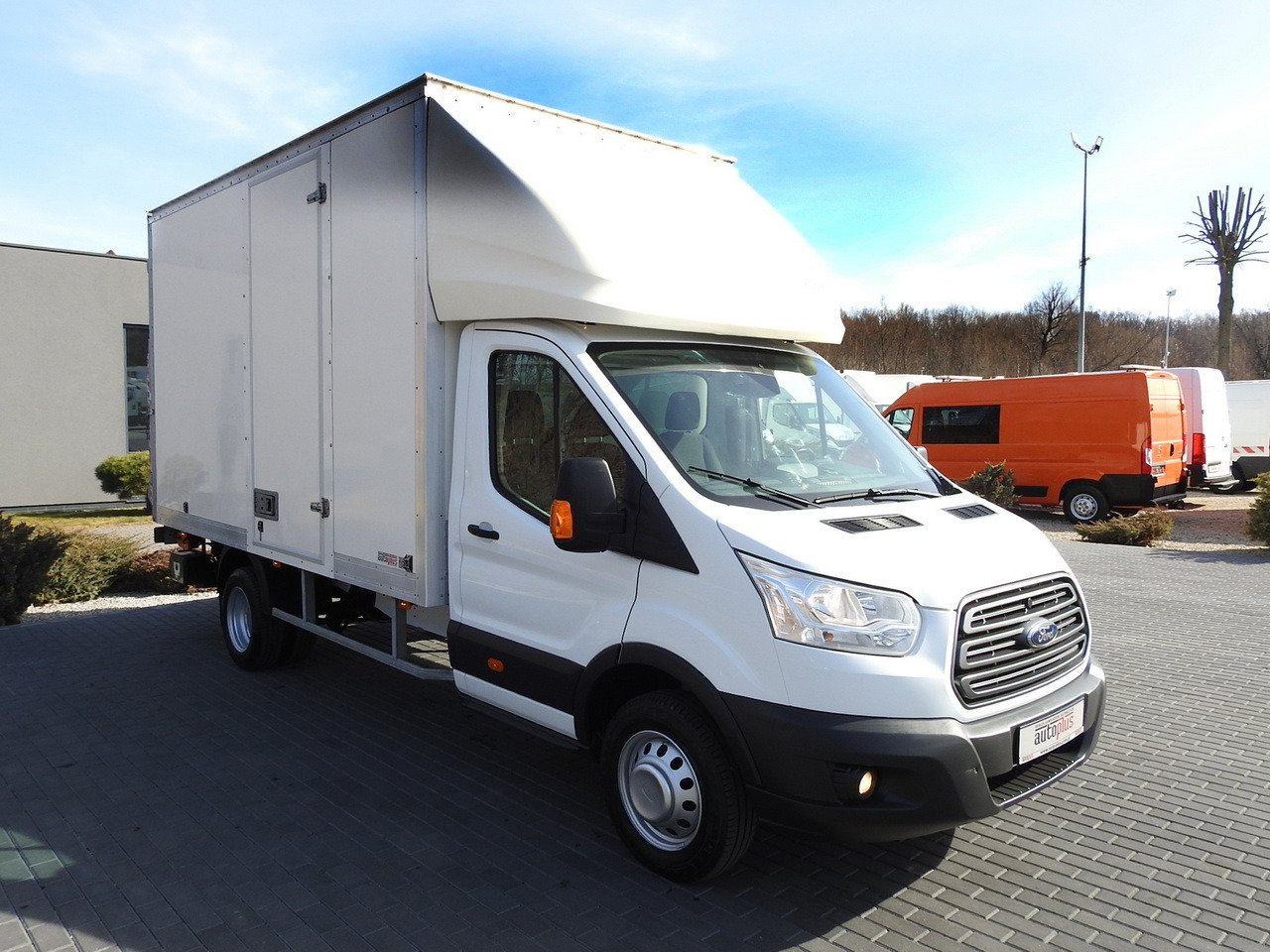 FORD TRANSIT BOX LIFT 8 PALLETS CRUISE CONTROL LED LIGHTS TWIN WHEELS AIR CONDITIONING 170HP - Лекотоварен автомобил фургон: снимка 4 FORD TRANSIT BOX LIFT 8 PALLETS CRUISE CONTROL LED LIGHTS TWIN WHEELS AIR CONDITIONING 170HP - Лекотоварен автомобил фургон: снимка 4