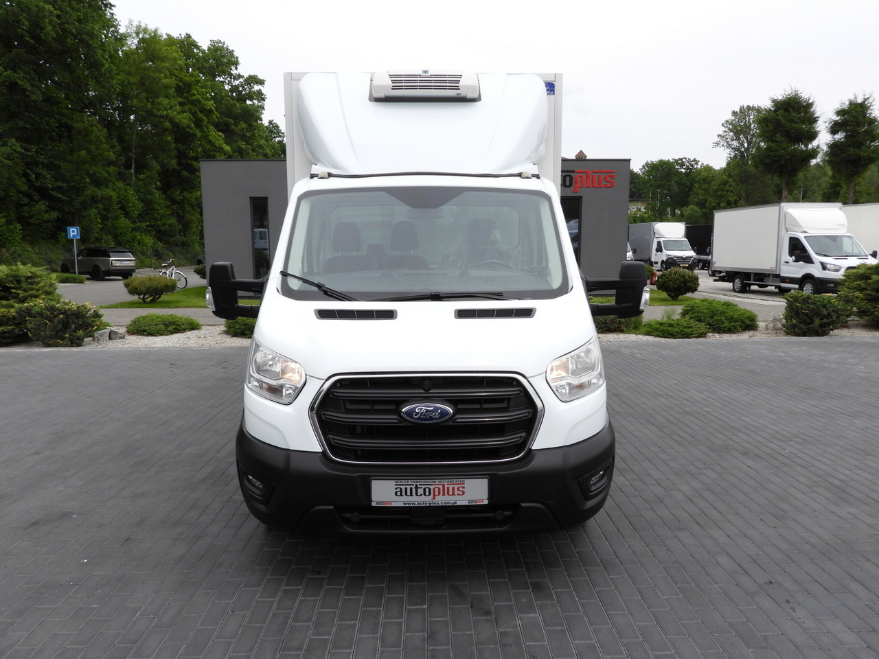 FORD TRANSIT BOX / REFRIGERATOR BOX 5*C / CRUISE CONTROL LED LIGHTS TWIN WHEELS AIR CONDITIONING 130HP - Лекотоварен автомобил фургон: снимка 5 FORD TRANSIT BOX / REFRIGERATOR BOX 5*C / CRUISE CONTROL LED LIGHTS TWIN WHEELS AIR CONDITIONING 130HP - Лекотоварен автомобил фургон: снимка 5