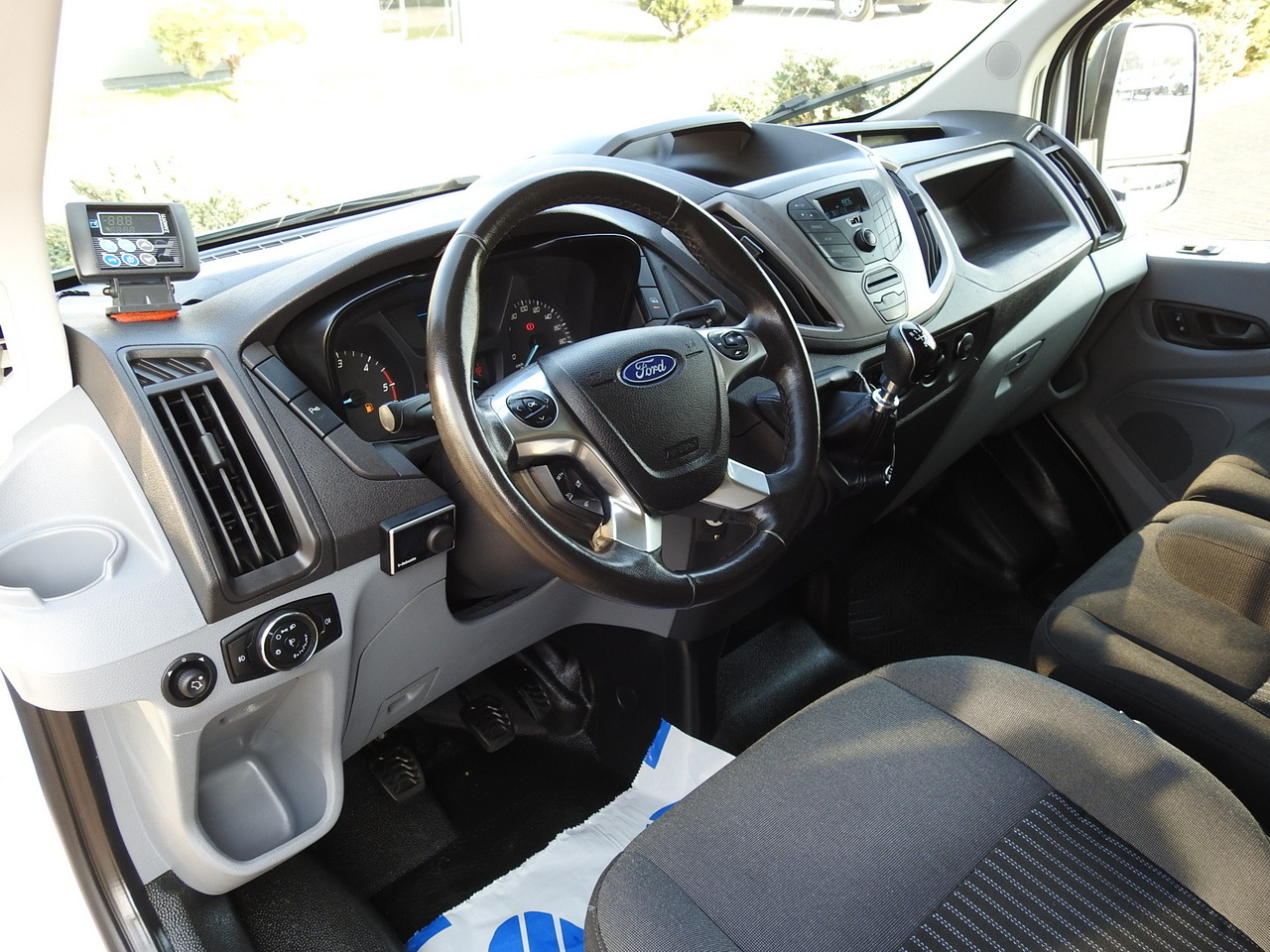 FORD TRANSIT REFRIGERATOR VAN 0°C HEATING FUNCTION CRUISE CONTROL LED LIGHTS AIR CONDITIONING 130HP - Хладилен бус: снимка 2 FORD TRANSIT REFRIGERATOR VAN 0°C HEATING FUNCTION CRUISE CONTROL LED LIGHTS AIR CONDITIONING 130HP - Хладилен бус: снимка 2