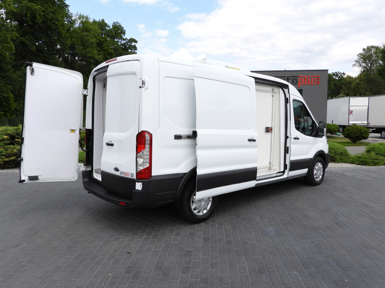 FORD TRANSIT REFRIGERATOR VAN 5*C AIR CONDITIONING 105HP - Хладилен бус: снимка 3 FORD TRANSIT REFRIGERATOR VAN 5*C AIR CONDITIONING 105HP - Хладилен бус: снимка 3