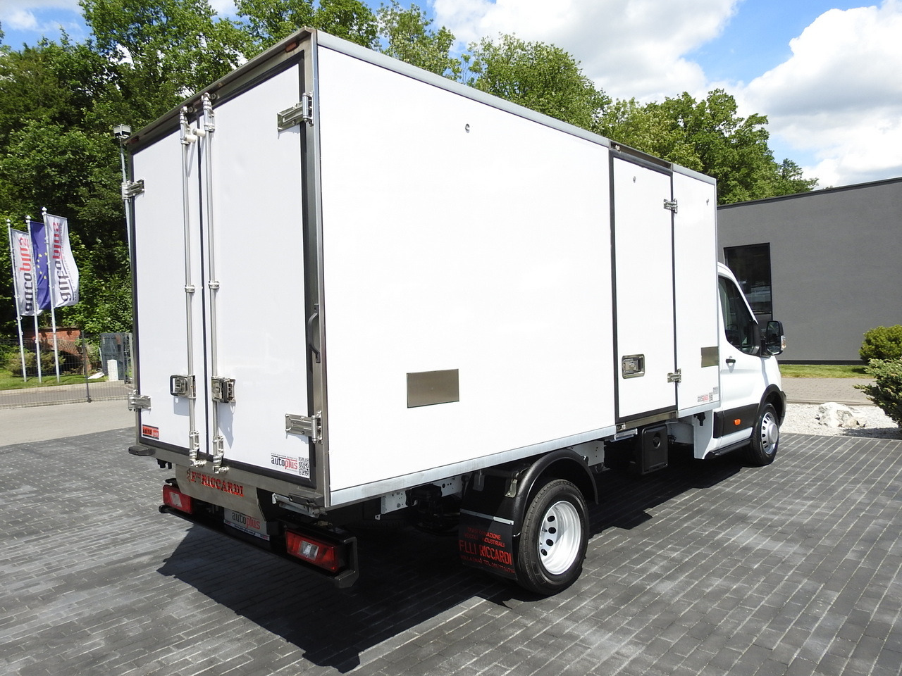 FORD TRANSIT REGRIGERATOR BOX 0*C POWER SUPPLY 230V CRUISE CONTROL AIR CONDITIONING TWIN WHEELS 170HP - Хладилен бус: снимка 3 FORD TRANSIT REGRIGERATOR BOX 0*C POWER SUPPLY 230V CRUISE CONTROL AIR CONDITIONING TWIN WHEELS 170HP - Хладилен бус: снимка 3