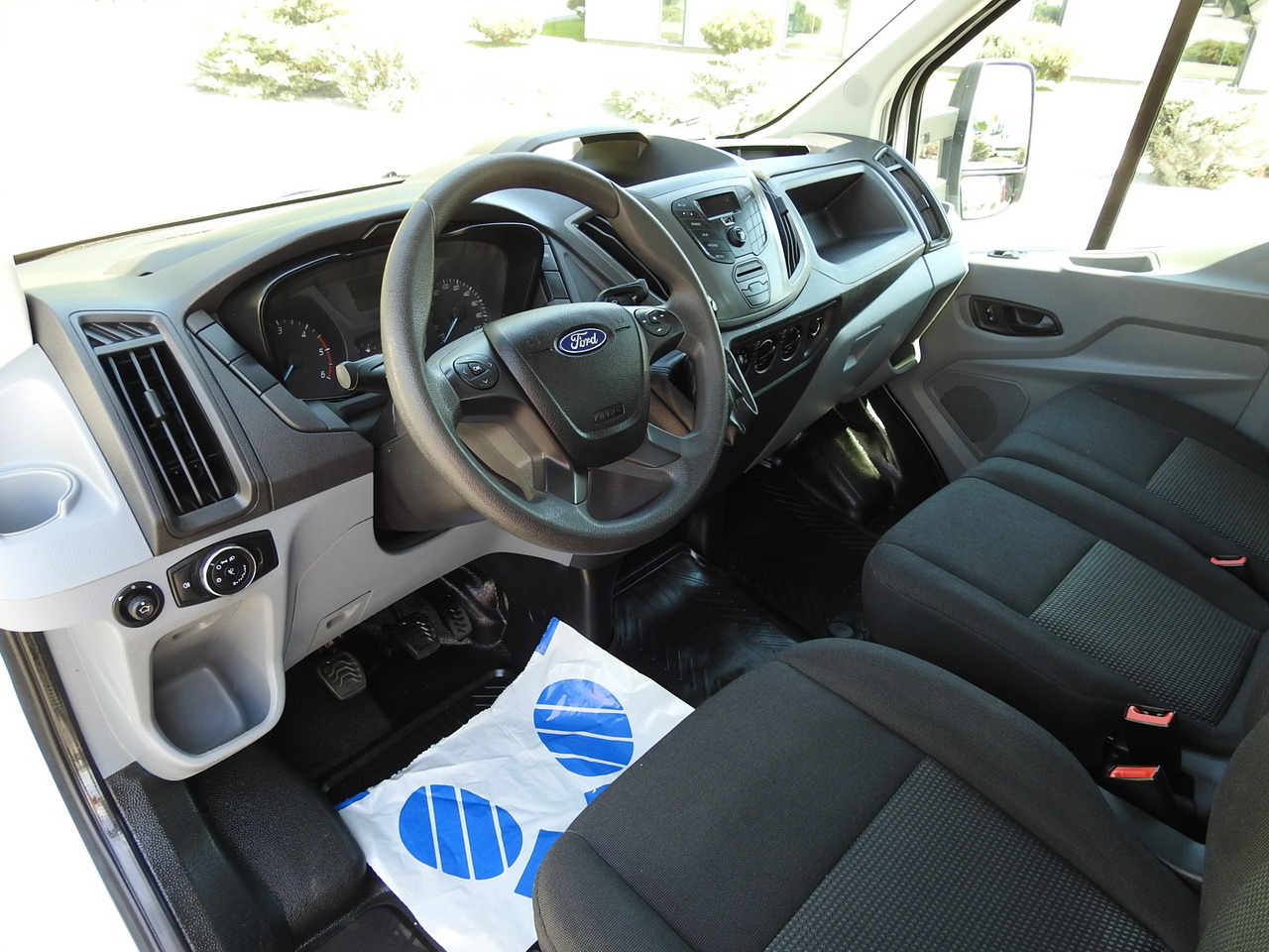 FORD TRANSIT STAKE BODY DOUBLE CABIN DOKA 7 SEATS AIR CONDITIONING 130HP - Бордови бус: снимка 2 FORD TRANSIT STAKE BODY DOUBLE CABIN DOKA 7 SEATS AIR CONDITIONING 130HP - Бордови бус: снимка 2