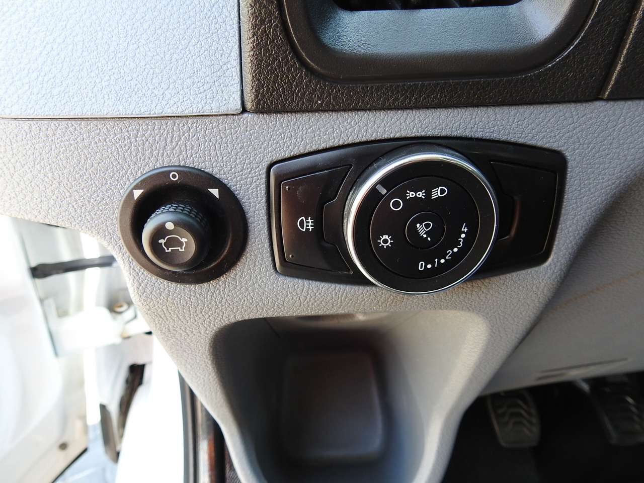 Бус с двойна кабина FORD TRANSIT STAKE BODY DOUBLE CABIN DOKA 7 SEATS AIR CONDITIONING  130HP: снимка 22 Бус с двойна кабина FORD TRANSIT STAKE BODY DOUBLE CABIN DOKA 7 SEATS AIR CONDITIONING  130HP: снимка 22