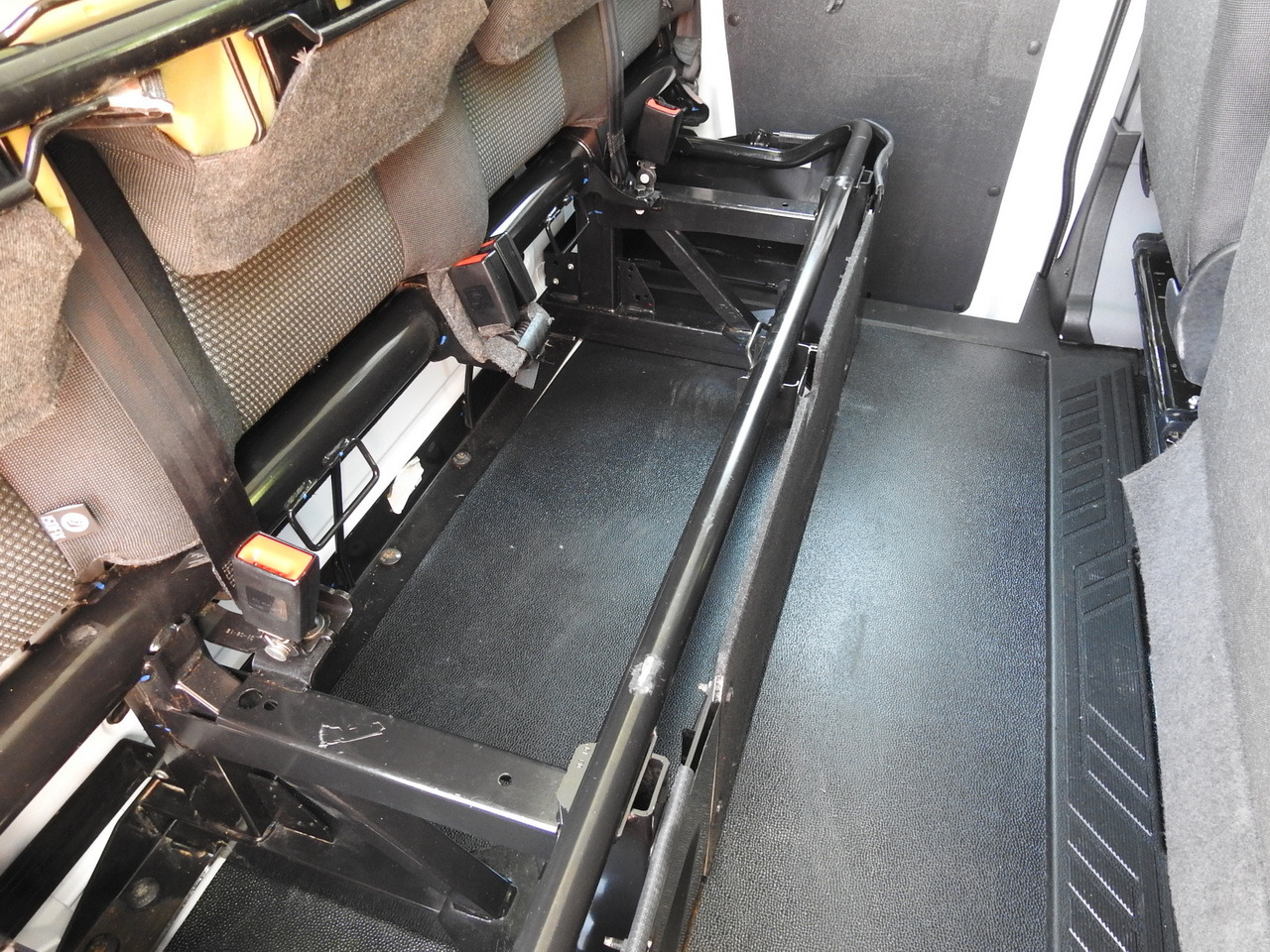 Бус с двойна кабина FORD TRANSIT STAKE BODY DOUBLE CABIN DOKA 7 SEATS AIR CONDITIONING  130HP: снимка 35 Бус с двойна кабина FORD TRANSIT STAKE BODY DOUBLE CABIN DOKA 7 SEATS AIR CONDITIONING  130HP: снимка 35