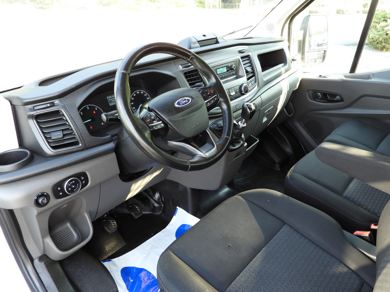 FORD TRANSIT STAKE BODY DOUBLE CABIN DOKA 7 SEATS TWIN WHEELS AIR CONDITIONING 130HP - Бордови бус: снимка 2 FORD TRANSIT STAKE BODY DOUBLE CABIN DOKA 7 SEATS TWIN WHEELS AIR CONDITIONING 130HP - Бордови бус: снимка 2