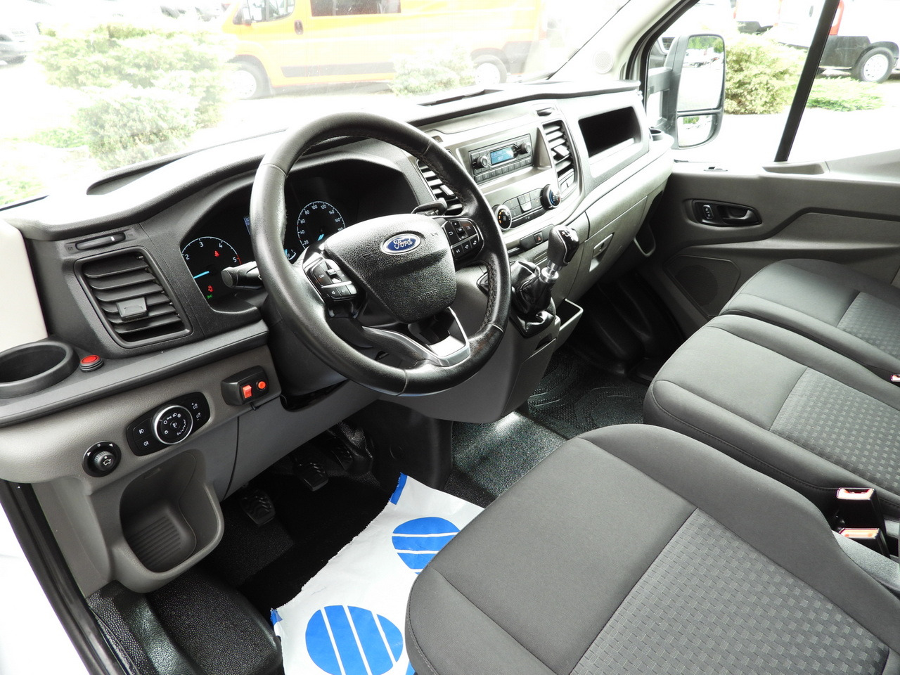 FORD TRANSIT  TARPAULIN 8 PALLETS CRUISE CONTROL LED LIGHTS TWIN WHEELS AIR CONDITIONING  130HP - Брезентов бус: снимка 2 FORD TRANSIT  TARPAULIN 8 PALLETS CRUISE CONTROL LED LIGHTS TWIN WHEELS AIR CONDITIONING  130HP - Брезентов бус: снимка 2