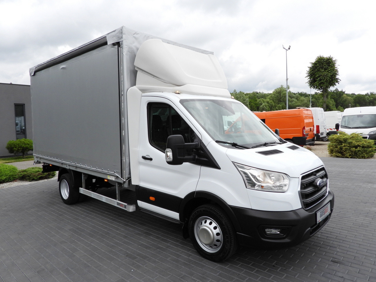 FORD TRANSIT TARPAULIN 8 PALLETS CRUISE CONTROL LED LIGHTS TWIN WHEELS AIR CONDITIONING 130HP - Брезентов бус: снимка 4 FORD TRANSIT TARPAULIN 8 PALLETS CRUISE CONTROL LED LIGHTS TWIN WHEELS AIR CONDITIONING 130HP - Брезентов бус: снимка 4