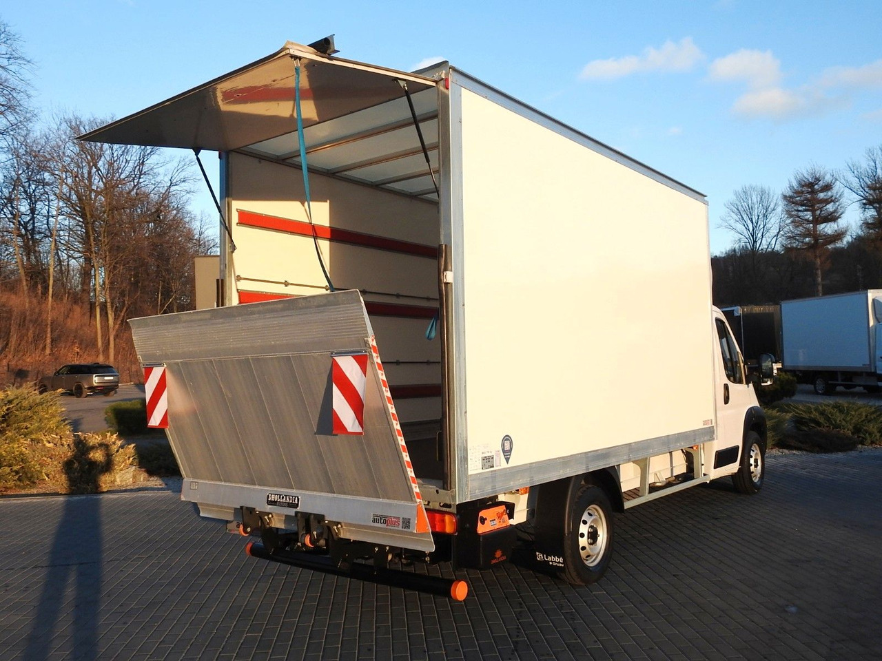 Fiat DUCATO KOFFER AUFZUG 8 PALETTEN TEMPOMAT - Лекотоварен автомобил фургон: снимка 3 Fiat DUCATO KOFFER AUFZUG 8 PALETTEN TEMPOMAT - Лекотоварен автомобил фургон: снимка 3