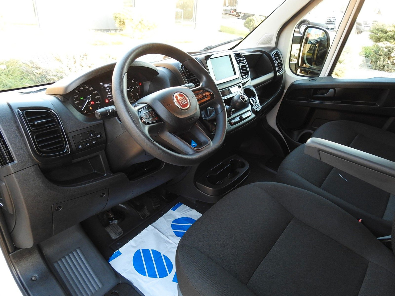 Fiat DUCATO KOFFER AUFZUG 8 PALETTEN TEMPOMAT - Лекотоварен автомобил фургон: снимка 2 Fiat DUCATO KOFFER AUFZUG 8 PALETTEN TEMPOMAT - Лекотоварен автомобил фургон: снимка 2