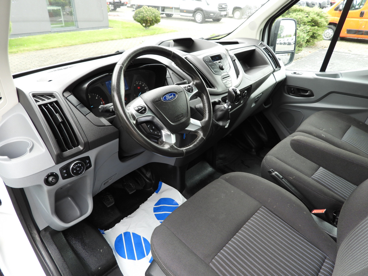 Ford TRANSIT KIPPER DOPPELKABINE DOKA 6 SITZE - Бус самосвал, Бус с двойна кабина: снимка 2 Ford TRANSIT KIPPER DOPPELKABINE DOKA 6 SITZE - Бус самосвал, Бус с двойна кабина: снимка 2