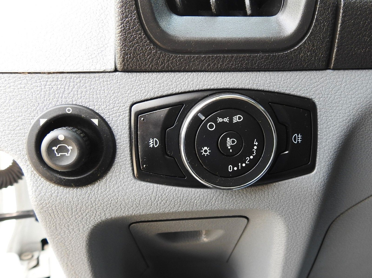Лекотоварен автомобил фургон Ford TRANSIT  KOFFER AUFZUG 8 PALETTEN TEMPOMAT LED: снимка 25
