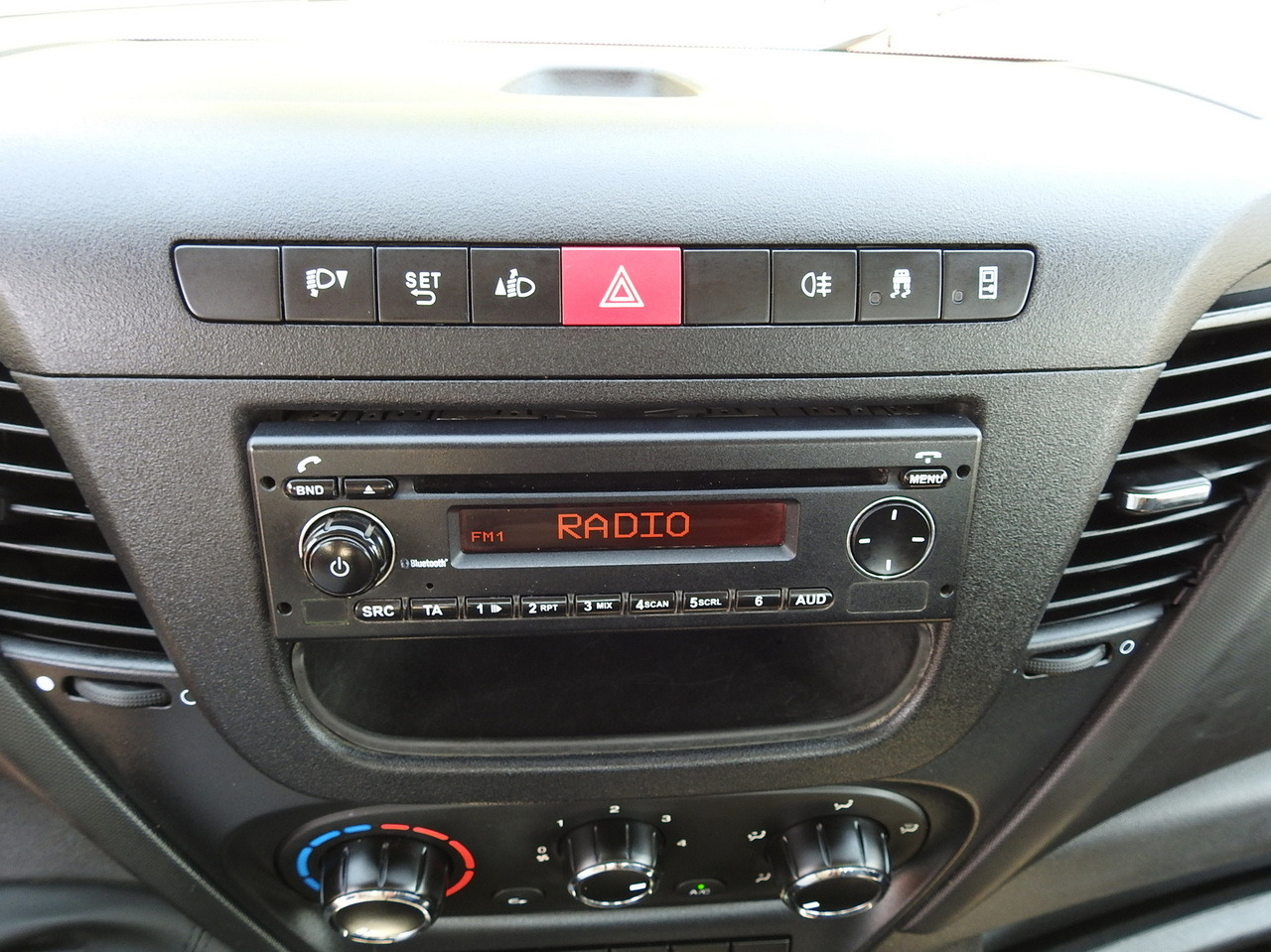 Бус самосвал IVECO DAILY 35C13 TIPPER CRUISE CONTROL AIR CONDITIONING TWIN WHEELS  130HP: снимка 36