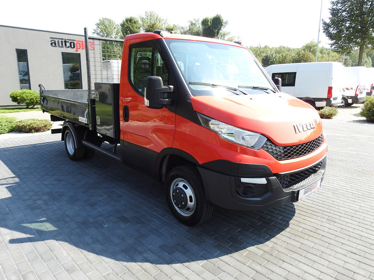 IVECO DAILY 35C13 TIPPER CRUISE CONTROL AIR CONDITIONING TWIN WHEELS 130HP - Бус самосвал: снимка 4 IVECO DAILY 35C13 TIPPER CRUISE CONTROL AIR CONDITIONING TWIN WHEELS 130HP - Бус самосвал: снимка 4