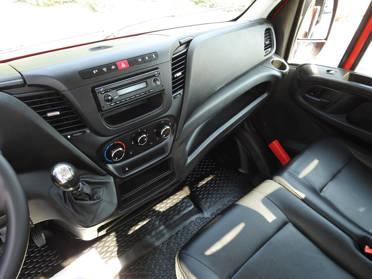 Бус самосвал IVECO DAILY 35C13 TIPPER CRUISE CONTROL AIR CONDITIONING TWIN WHEELS  130HP: снимка 33