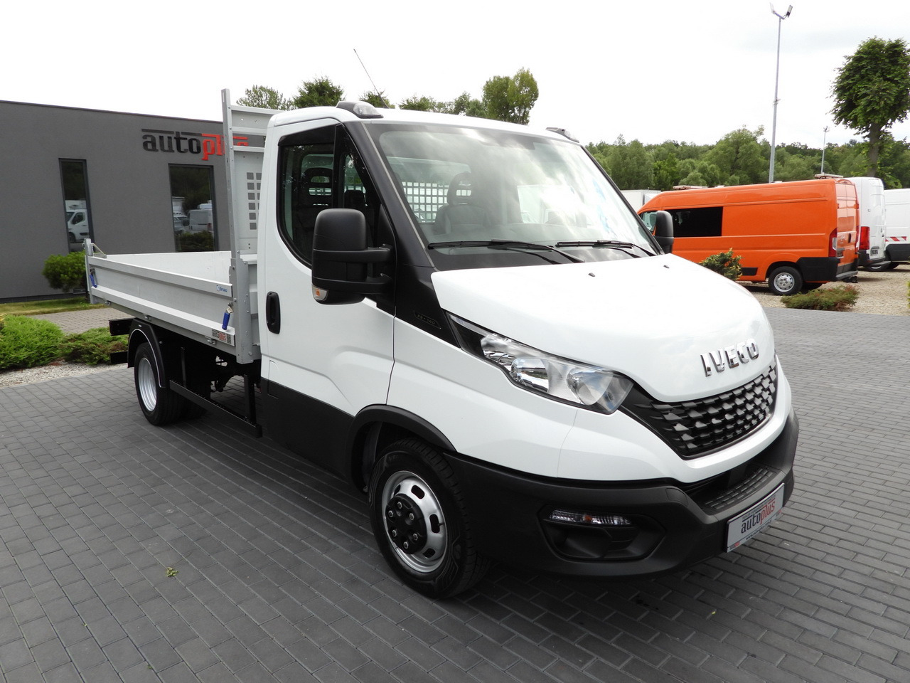 IVECO DAILY 35C14 CRUISE CONTROL TWIN WHEELS AIR CONDITIONING  140HP - Бус самосвал: снимка 4 IVECO DAILY 35C14 CRUISE CONTROL TWIN WHEELS AIR CONDITIONING  140HP - Бус самосвал: снимка 4