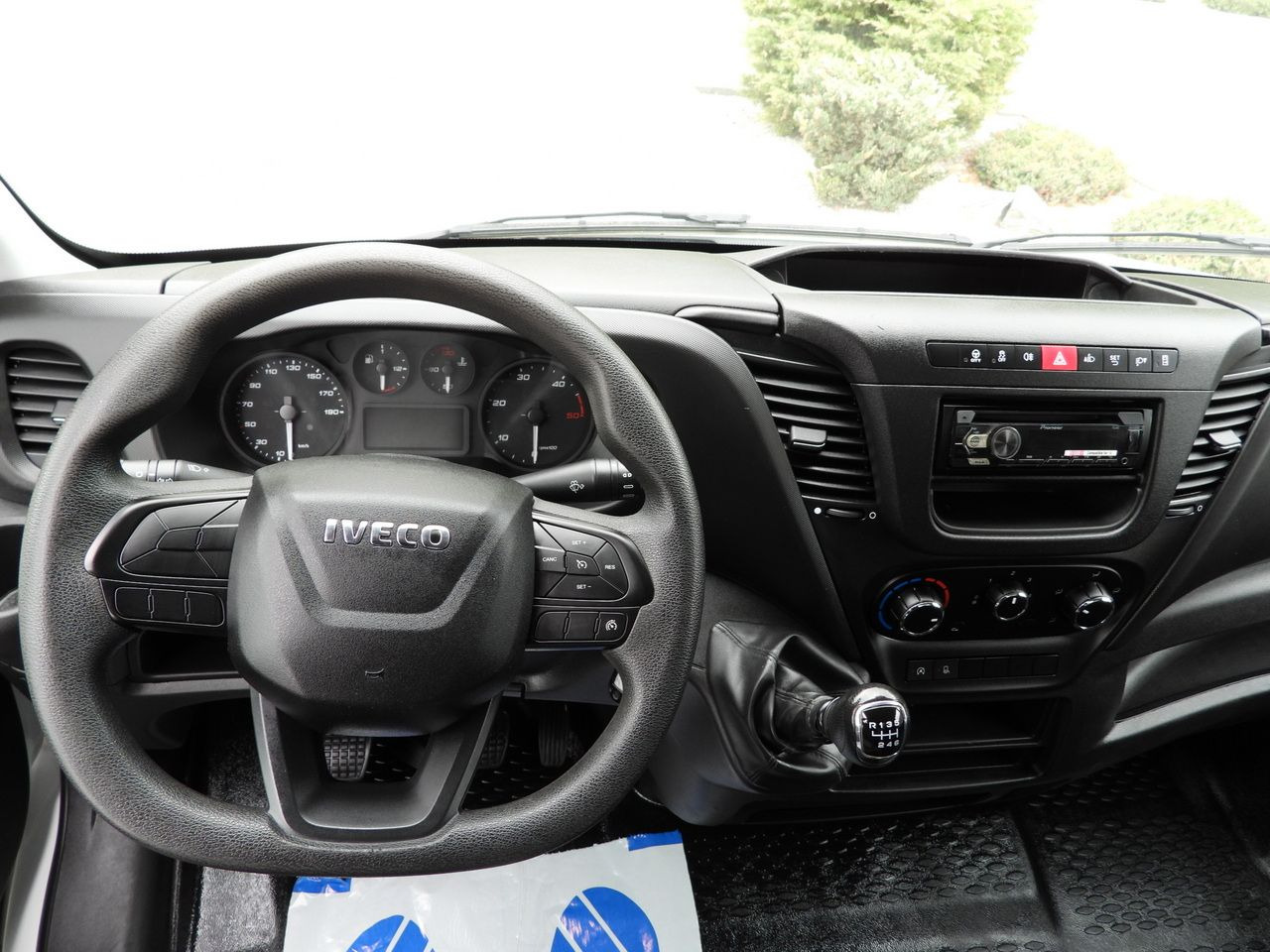 Лизинг на IVECO DAILY 35C14 TIPPER CRUISE CONTROL TWIN WHEELS 140HP IVECO DAILY 35C14 TIPPER CRUISE CONTROL TWIN WHEELS 140HP: снимка 30 Лизинг на IVECO DAILY 35C14 TIPPER CRUISE CONTROL TWIN WHEELS 140HP IVECO DAILY 35C14 TIPPER CRUISE CONTROL TWIN WHEELS 140HP: снимка 30