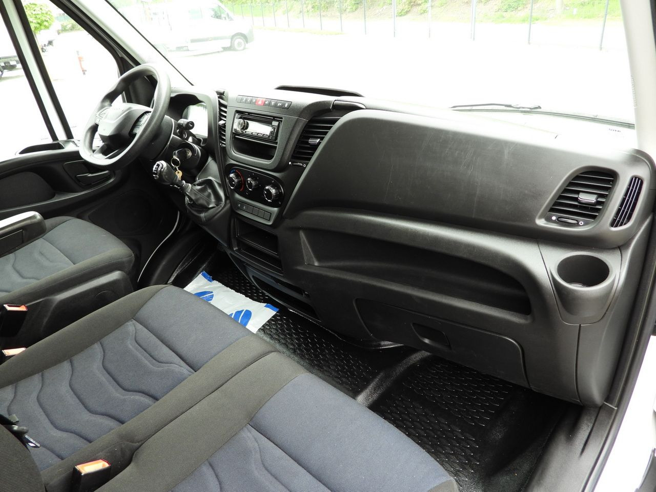 Лизинг на IVECO DAILY 35C14 TIPPER CRUISE CONTROL TWIN WHEELS 140HP IVECO DAILY 35C14 TIPPER CRUISE CONTROL TWIN WHEELS 140HP: снимка 39 Лизинг на IVECO DAILY 35C14 TIPPER CRUISE CONTROL TWIN WHEELS 140HP IVECO DAILY 35C14 TIPPER CRUISE CONTROL TWIN WHEELS 140HP: снимка 39