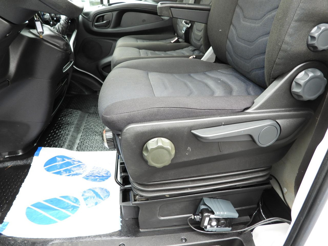 Лизинг на IVECO DAILY 35C14 TIPPER CRUISE CONTROL TWIN WHEELS 140HP IVECO DAILY 35C14 TIPPER CRUISE CONTROL TWIN WHEELS 140HP: снимка 29 Лизинг на IVECO DAILY 35C14 TIPPER CRUISE CONTROL TWIN WHEELS 140HP IVECO DAILY 35C14 TIPPER CRUISE CONTROL TWIN WHEELS 140HP: снимка 29