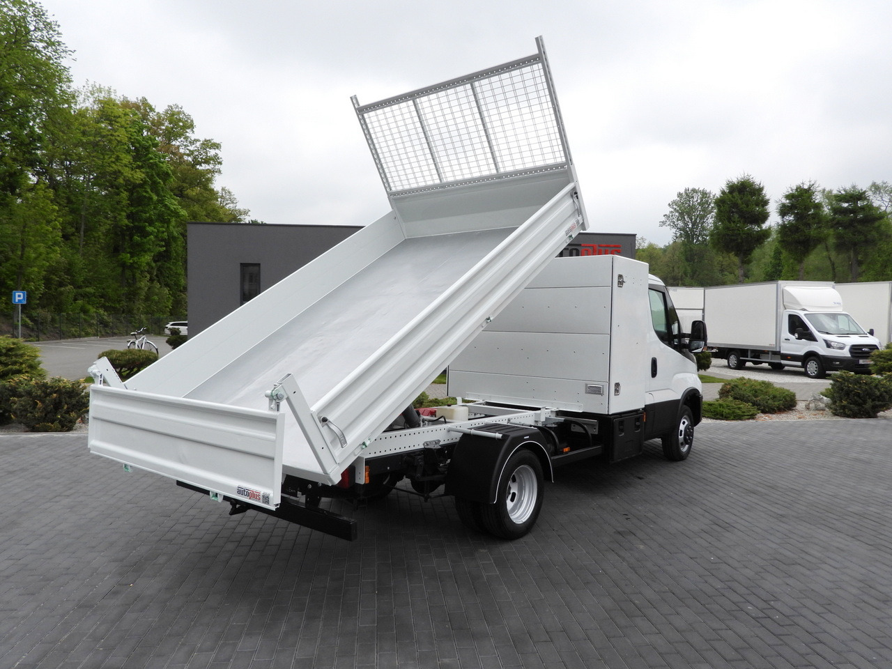 IVECO DAILY 35C14 TIPPER CRUISE CONTROL TWIN WHEELS 140HP - Бус самосвал: снимка 3 IVECO DAILY 35C14 TIPPER CRUISE CONTROL TWIN WHEELS 140HP - Бус самосвал: снимка 3