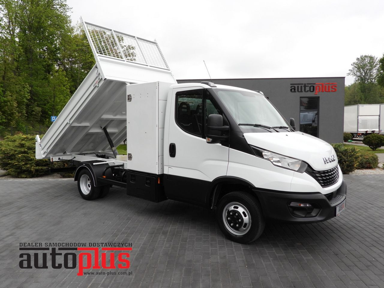 IVECO DAILY 35C14 TIPPER CRUISE CONTROL TWIN WHEELS 140HP - Бус самосвал: снимка 1 IVECO DAILY 35C14 TIPPER CRUISE CONTROL TWIN WHEELS 140HP - Бус самосвал: снимка 1