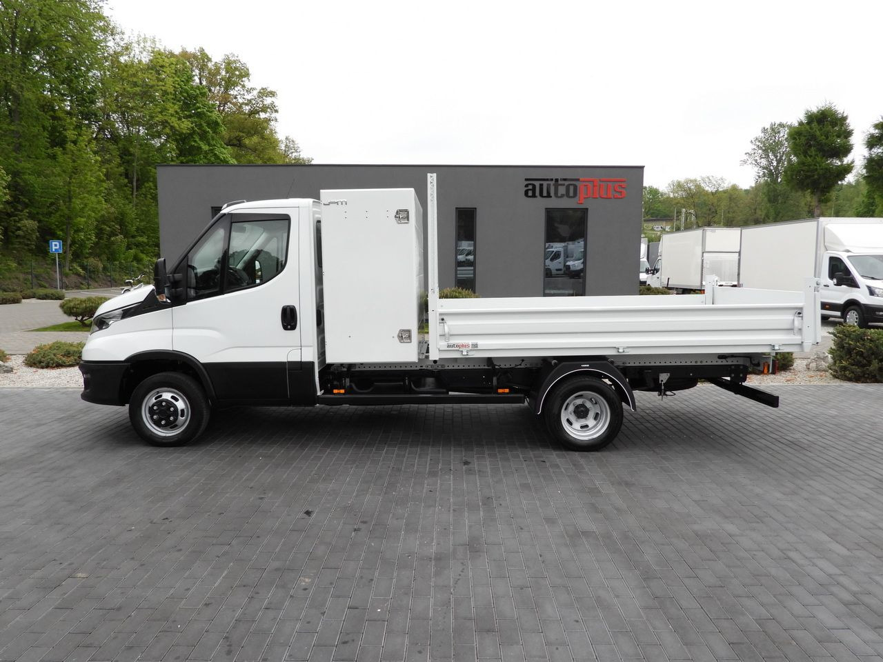 Лизинг на IVECO DAILY 35C14 TIPPER CRUISE CONTROL TWIN WHEELS 140HP IVECO DAILY 35C14 TIPPER CRUISE CONTROL TWIN WHEELS 140HP: снимка 8 Лизинг на IVECO DAILY 35C14 TIPPER CRUISE CONTROL TWIN WHEELS 140HP IVECO DAILY 35C14 TIPPER CRUISE CONTROL TWIN WHEELS 140HP: снимка 8
