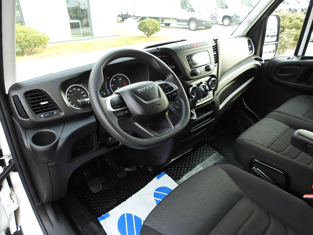 IVECO DAILY 35C16 BOX LIFT 8 PALLETS CRUISE CONTROL TWIN WHEELS AIR CONDITIONING 160HP - Лекотоварен автомобил фургон: снимка 2 IVECO DAILY 35C16 BOX LIFT 8 PALLETS CRUISE CONTROL TWIN WHEELS AIR CONDITIONING 160HP - Лекотоварен автомобил фургон: снимка 2