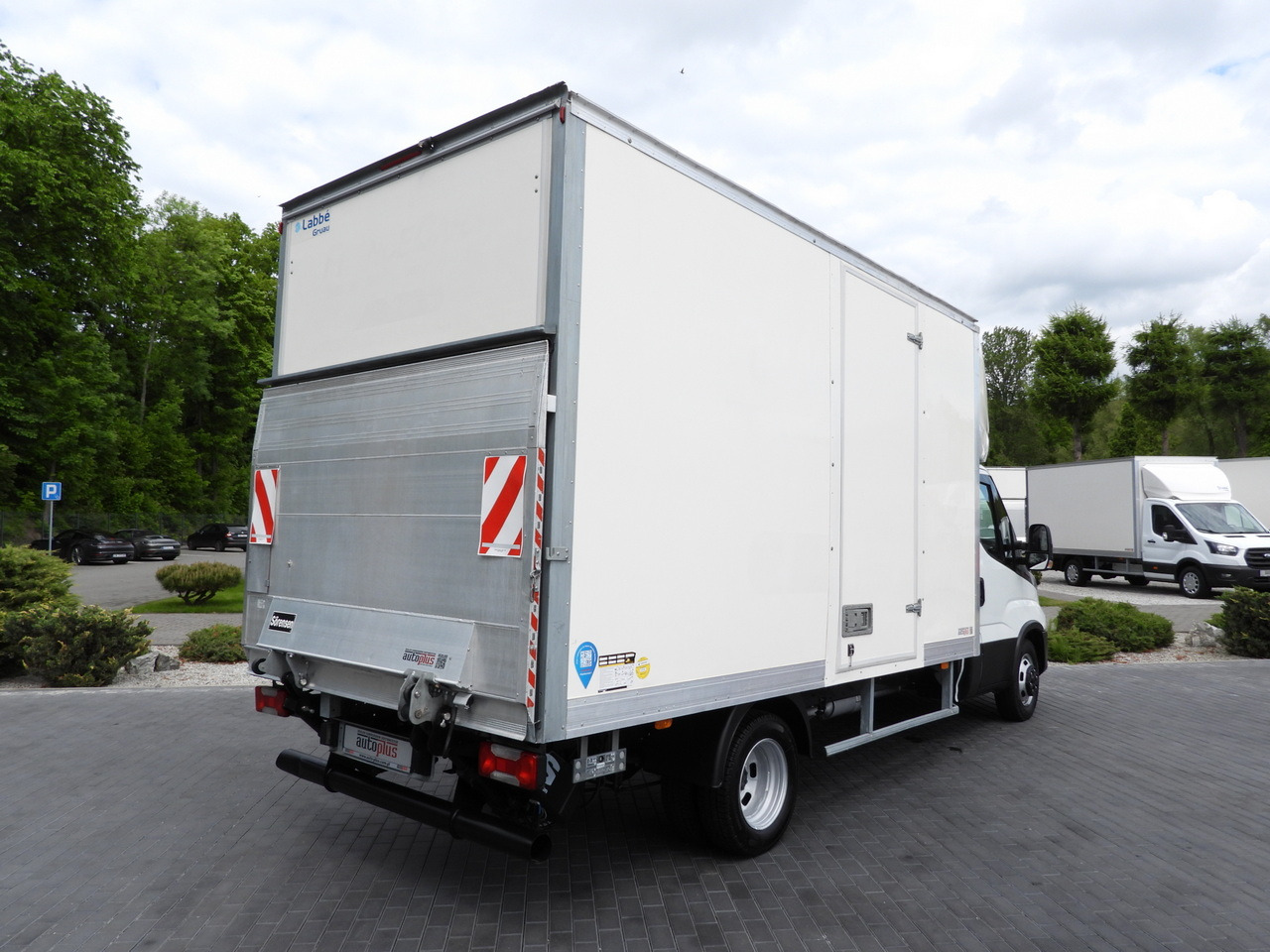 IVECO DAILY 35C16 BOX LIFT 8 PALLETS CRUISE CONTROL TWIN WHEELS AIR CONDITIONING 160HP - Лекотоварен автомобил фургон: снимка 3 IVECO DAILY 35C16 BOX LIFT 8 PALLETS CRUISE CONTROL TWIN WHEELS AIR CONDITIONING 160HP - Лекотоварен автомобил фургон: снимка 3