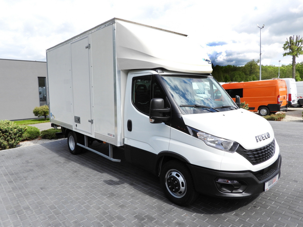 IVECO DAILY 35C16 BOX LIFT 8 PALLETS CRUISE CONTROL TWIN WHEELS AIR CONDITIONING 160HP - Лекотоварен автомобил фургон: снимка 4 IVECO DAILY 35C16 BOX LIFT 8 PALLETS CRUISE CONTROL TWIN WHEELS AIR CONDITIONING 160HP - Лекотоварен автомобил фургон: снимка 4