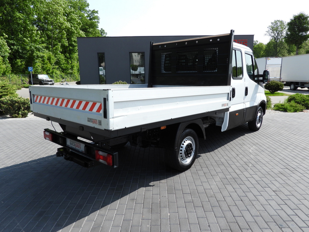 IVECO DAILY 35S12 STAKE BODY DOUBLE CABIN DOKA 7 SEATS AIR CONDITIONING 120HP - Бордови бус: снимка 3 IVECO DAILY 35S12 STAKE BODY DOUBLE CABIN DOKA 7 SEATS AIR CONDITIONING 120HP - Бордови бус: снимка 3