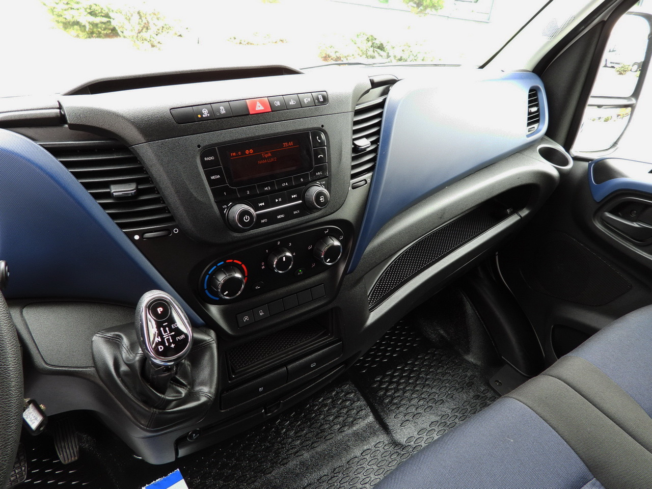 Хладилен бус IVECO DAILY 35S14 REFRIGERATOR VAN 0*C POWER SUPPLY 230V CRUISE CONTROL AUTOMATIC TRANSMISSION HI-MATIC AIR CONDITIONING  140HP: снимка 40