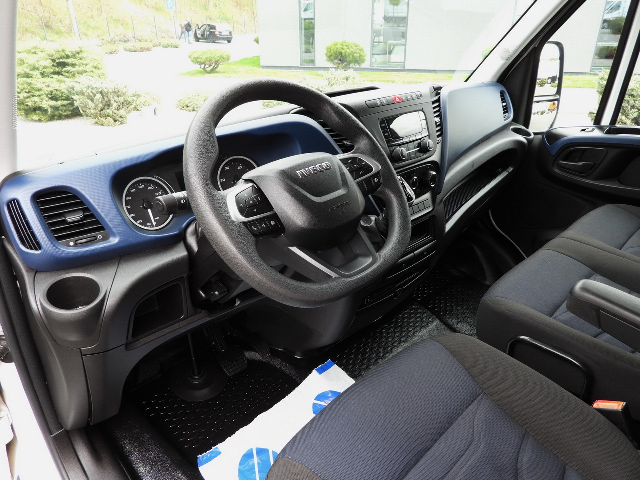 IVECO DAILY 35S14 REFRIGERATOR VAN 0*C POWER SUPPLY 230V CRUISE CONTROL AUTOMATIC TRANSMISSION HI-MATIC AIR CONDITIONING 140HP - Хладилен бус: снимка 2 IVECO DAILY 35S14 REFRIGERATOR VAN 0*C POWER SUPPLY 230V CRUISE CONTROL AUTOMATIC TRANSMISSION HI-MATIC AIR CONDITIONING 140HP - Хладилен бус: снимка 2