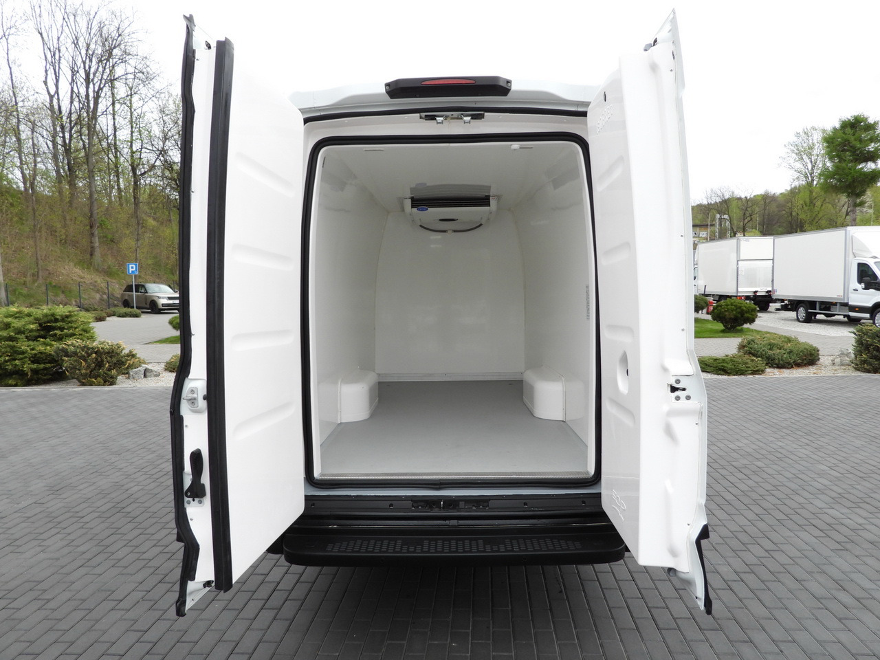 Хладилен бус IVECO DAILY 35S14 REFRIGERATOR VAN 0*C POWER SUPPLY 230V CRUISE CONTROL AUTOMATIC TRANSMISSION HI-MATIC AIR CONDITIONING  140HP: снимка 15