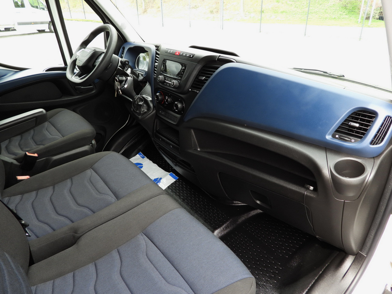 Хладилен бус IVECO DAILY 35S14 REFRIGERATOR VAN 0*C POWER SUPPLY 230V CRUISE CONTROL AUTOMATIC TRANSMISSION HI-MATIC AIR CONDITIONING  140HP: снимка 48