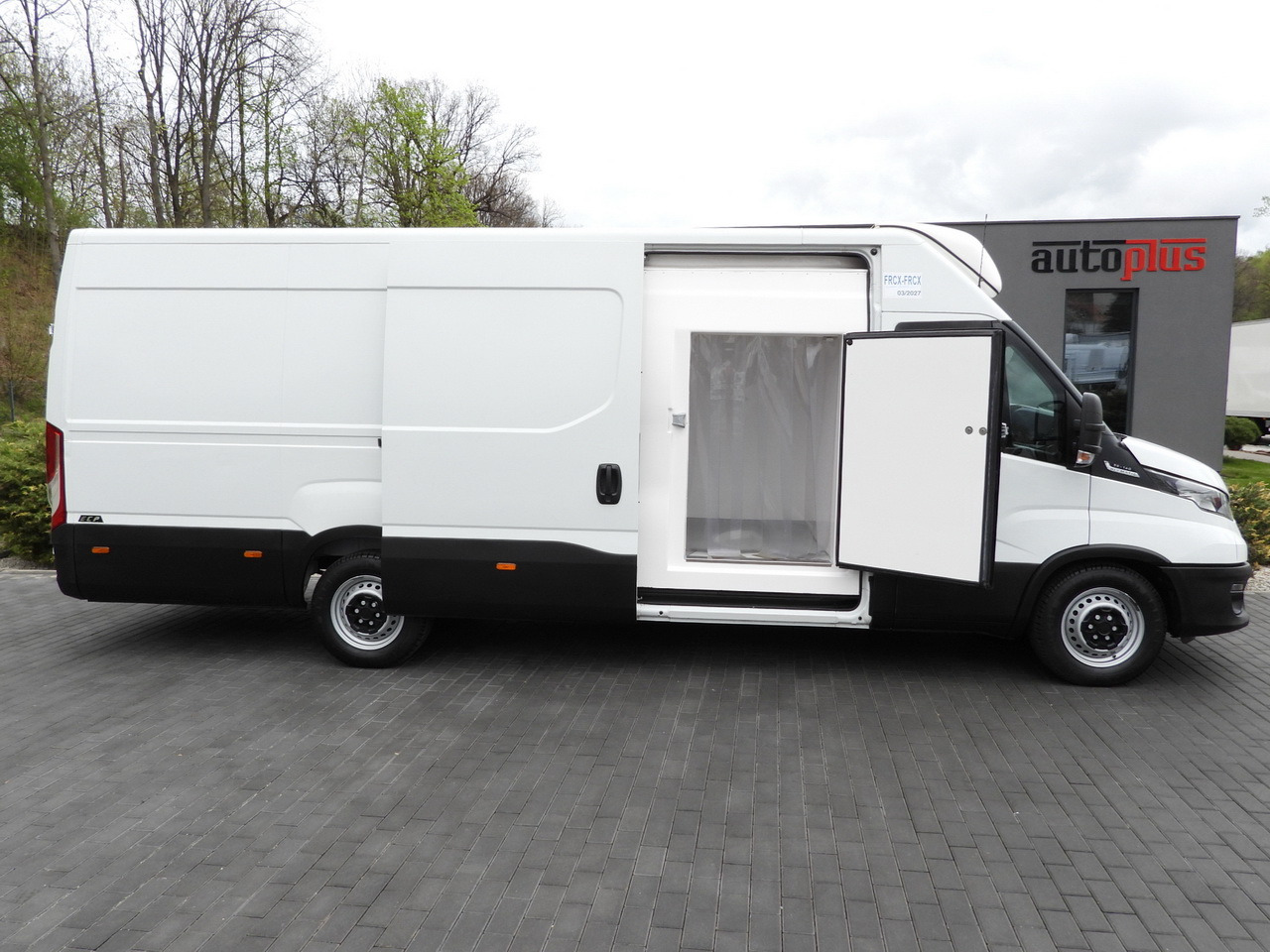 Хладилен бус IVECO DAILY 35S14 REFRIGERATOR VAN 0*C POWER SUPPLY 230V CRUISE CONTROL AUTOMATIC TRANSMISSION HI-MATIC AIR CONDITIONING  140HP: снимка 8