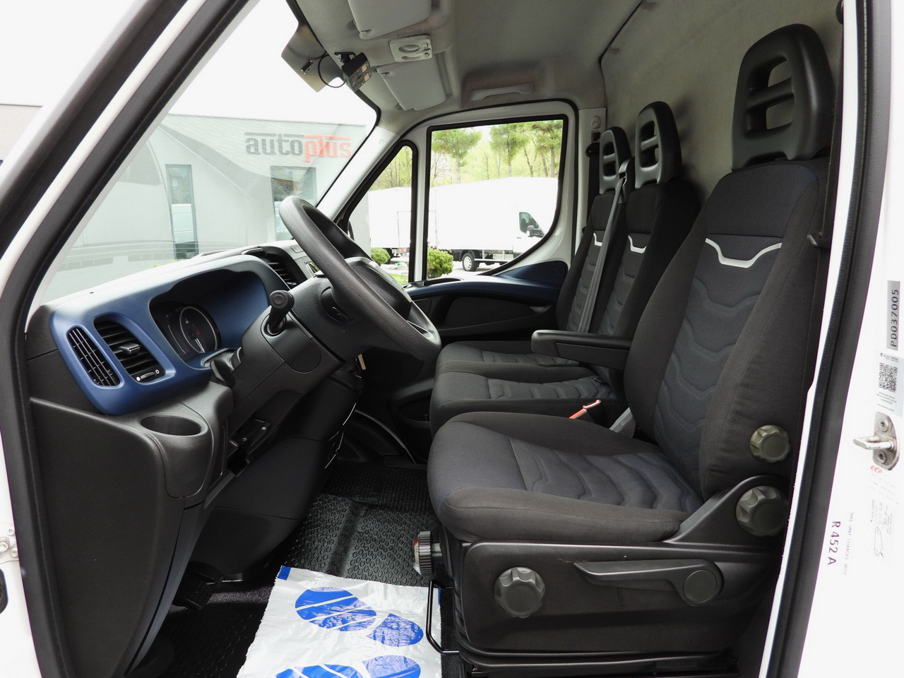 Хладилен бус IVECO DAILY 35S14 REFRIGERATOR VAN 0*C POWER SUPPLY 230V CRUISE CONTROL AUTOMATIC TRANSMISSION HI-MATIC AIR CONDITIONING  140HP: снимка 34