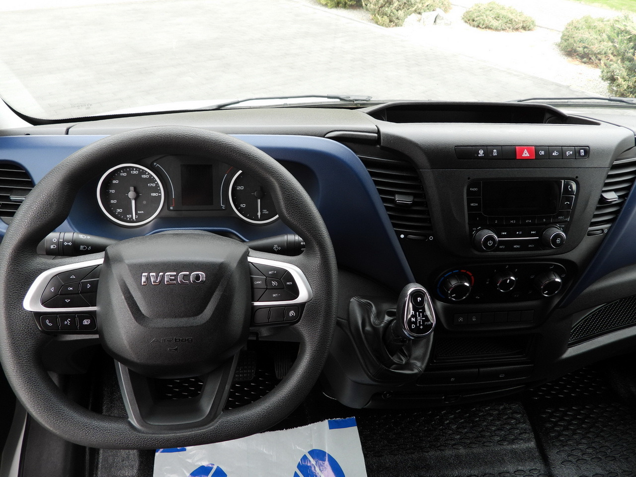 Хладилен бус IVECO DAILY 35S14 REFRIGERATOR VAN 0*C POWER SUPPLY 230V CRUISE CONTROL AUTOMATIC TRANSMISSION HI-MATIC AIR CONDITIONING  140HP: снимка 37