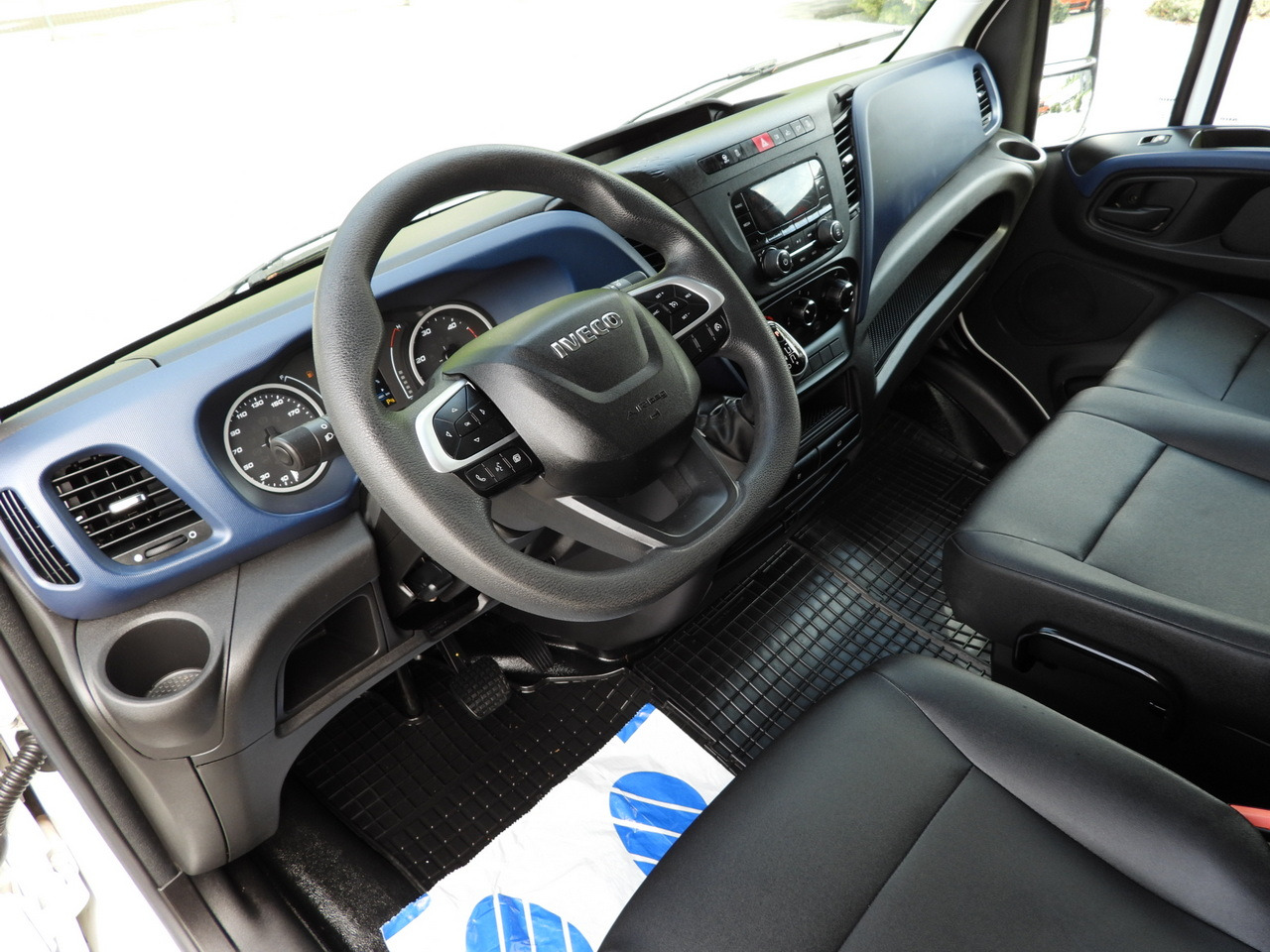 IVECO DAILY 35S14 REFRIGERATOR VAN -10*C POWER SUPPLY 230V CRUISE CONTROL AUTOMATIC TRANSMISSION HI-MATIC AIR CONDITIONING 140HP - Хладилен бус: снимка 2 IVECO DAILY 35S14 REFRIGERATOR VAN -10*C POWER SUPPLY 230V CRUISE CONTROL AUTOMATIC TRANSMISSION HI-MATIC AIR CONDITIONING 140HP - Хладилен бус: снимка 2