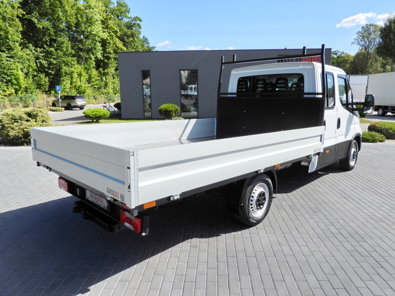 IVECO DAILY 35S14 STAKE BODY DOUBLE CABIN DOKA 7 SEATS CRUISE CONTROL AIR CONDITIONING 135HP - Бордови бус: снимка 3 IVECO DAILY 35S14 STAKE BODY DOUBLE CABIN DOKA 7 SEATS CRUISE CONTROL AIR CONDITIONING 135HP - Бордови бус: снимка 3