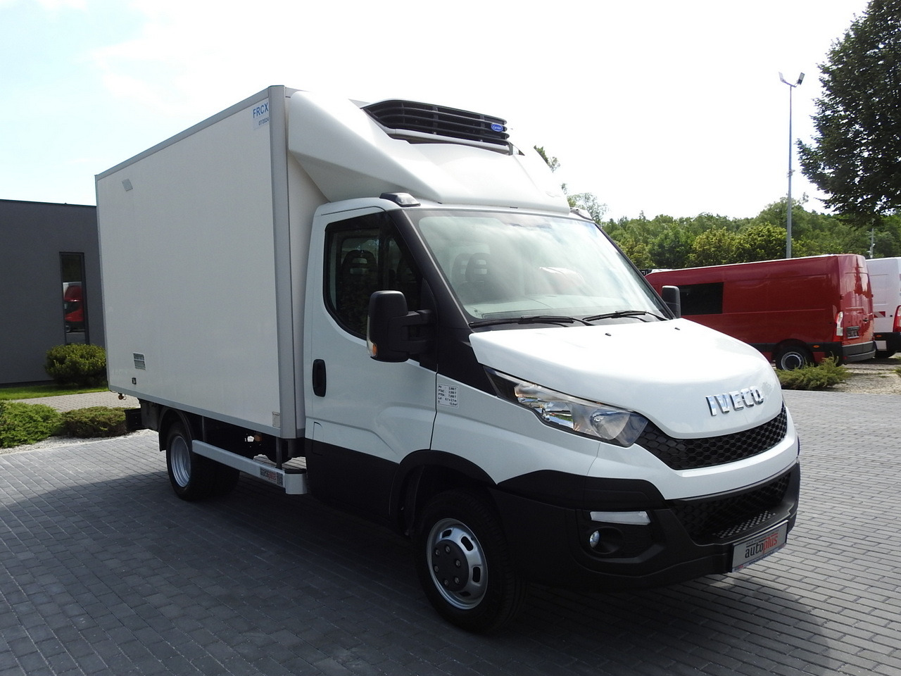 IVECO DAILY 35S15 REGRIGERATOR BOX -12*C 8 PALLETS CRUISE CONTROL TWIN WHEELS AIR CONDITIONING 150HP - Хладилен бус: снимка 4 IVECO DAILY 35S15 REGRIGERATOR BOX -12*C 8 PALLETS CRUISE CONTROL TWIN WHEELS AIR CONDITIONING 150HP - Хладилен бус: снимка 4