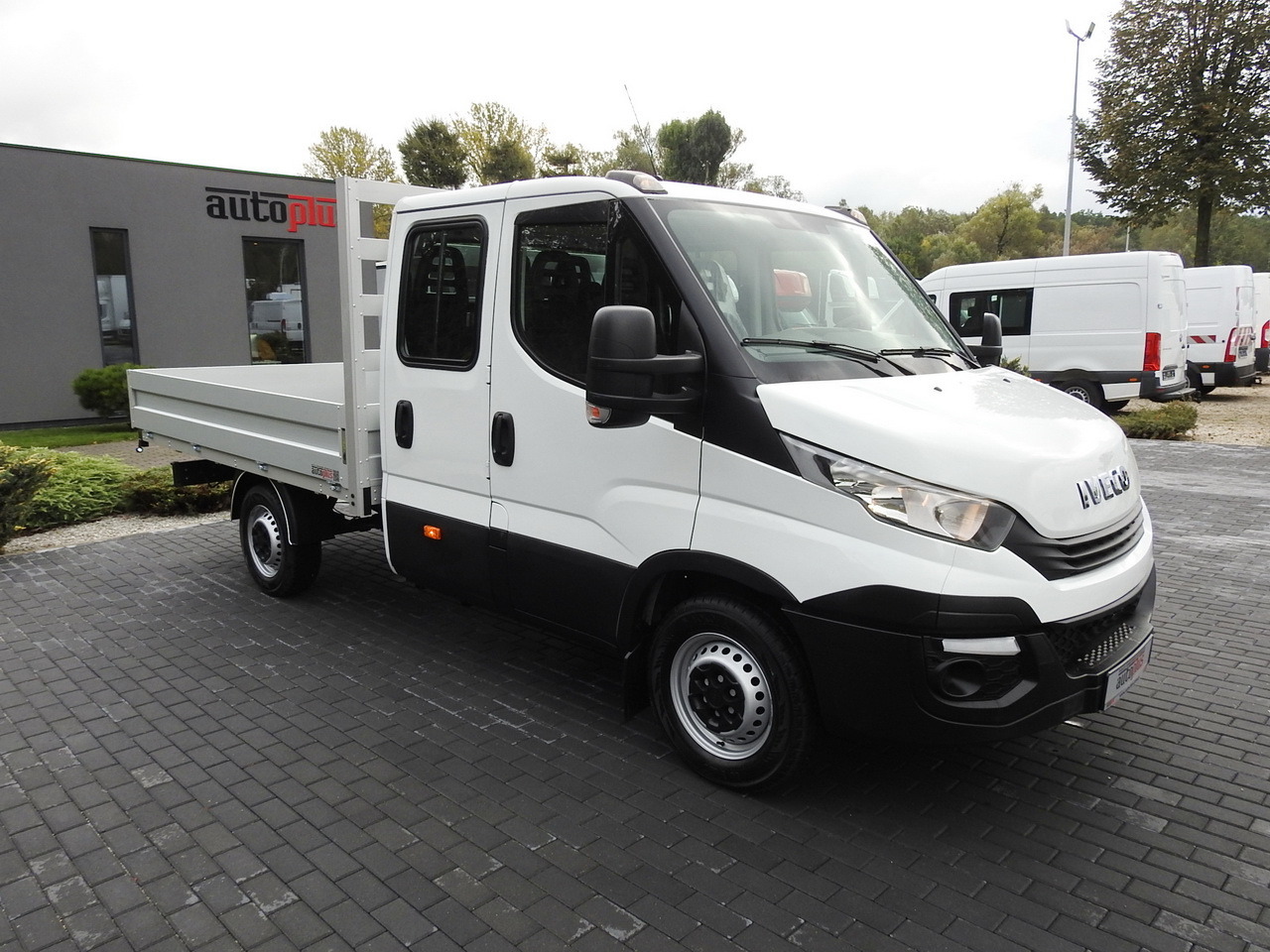 IVECO DAILY 35S15 STAKE BODY DOUBLE CABIN DOKA 7 SEATS AIR CONDITIONING 150HP - Бордови бус: снимка 4 IVECO DAILY 35S15 STAKE BODY DOUBLE CABIN DOKA 7 SEATS AIR CONDITIONING 150HP - Бордови бус: снимка 4