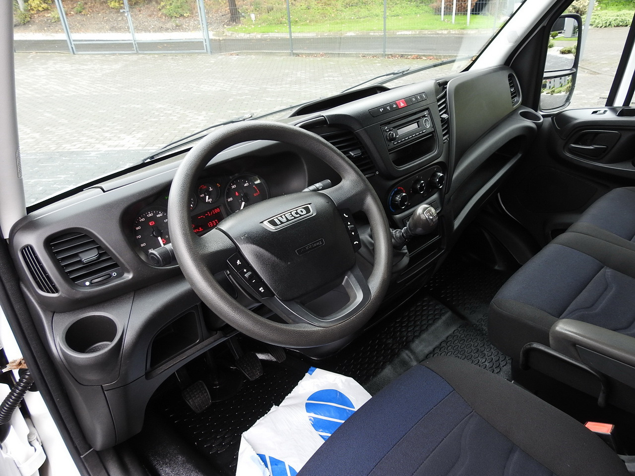 IVECO DAILY 35S15 STAKE BODY DOUBLE CABIN DOKA 7 SEATS AIR CONDITIONING 150HP - Бордови бус: снимка 2 IVECO DAILY 35S15 STAKE BODY DOUBLE CABIN DOKA 7 SEATS AIR CONDITIONING 150HP - Бордови бус: снимка 2
