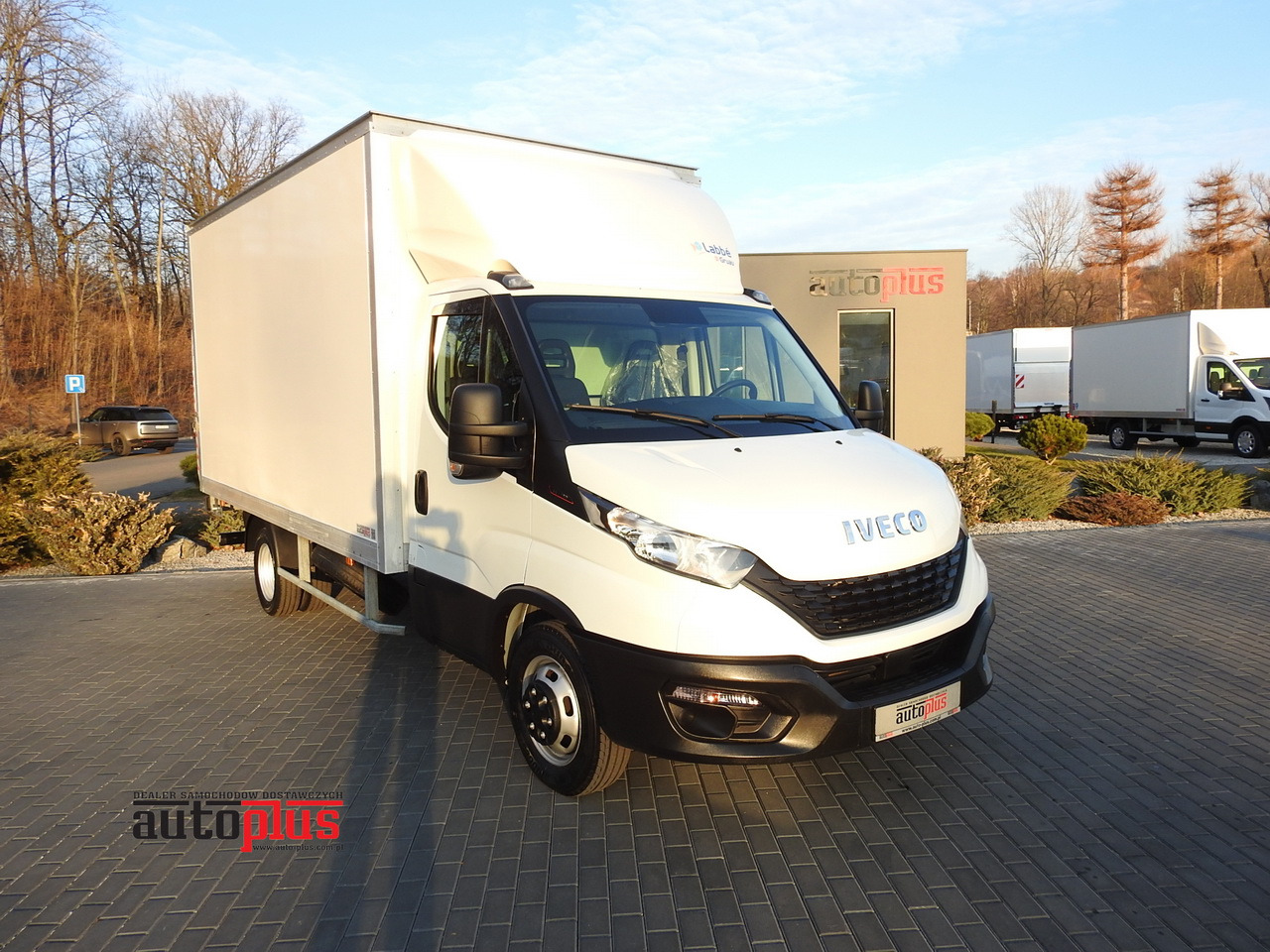 IVECO DAILY 35S16 BOX LIFT 8 PALLETS CRUISE CONTROL AIR CONDITIONING TWIN WHEELS 160HP - Лекотоварен автомобил фургон: снимка 1 IVECO DAILY 35S16 BOX LIFT 8 PALLETS CRUISE CONTROL AIR CONDITIONING TWIN WHEELS 160HP - Лекотоварен автомобил фургон: снимка 1